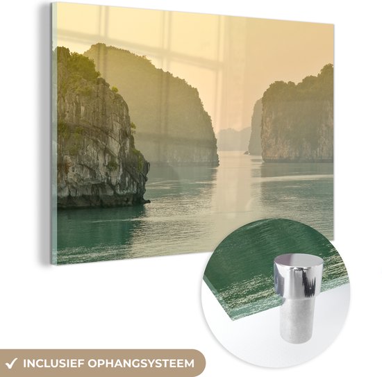 Lever du soleil de la baie d'Halong avec des roches uniques au Vietnam Plexiglas 30x20 cm - petit - Tirage photo sur Glas (décoration murale en plexiglas)
