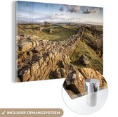 MuchoWow® Glasschilderij 150x100 cm - Schilderij acrylglas - De Muur van Hadrianus in het Europese Engeland - Foto op glas - Schilderijen