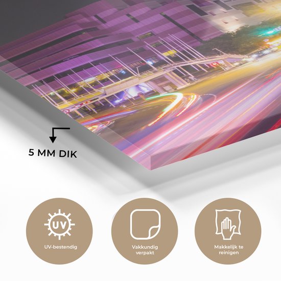 MuchoWow® Glasschilderij 80x120 cm - Schilderij acrylglas - De verlichte Taipei 101 in Taiwan bij avond - Foto op glas - Schilderijen