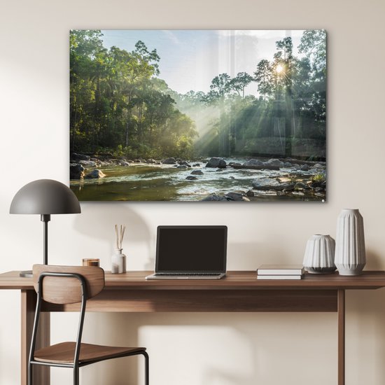 Le soleil brille sur une rivière dans une forêt malaisienne Plexiglas 90x60 cm - Tirage photo sur Glas (décoration murale en plexiglas)