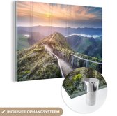 MuchoWow® Glasschilderij 120x80 cm - Schilderij acrylglas - Bergen - Zon - Natuur - Foto op glas - Schilderijen