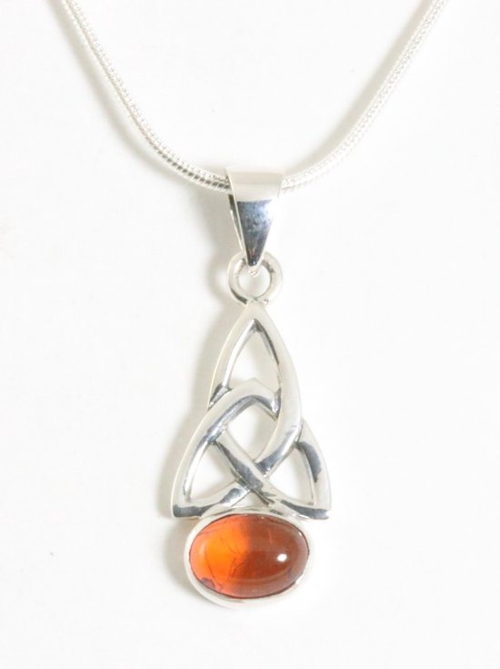 Fijne opengewerkte zilveren hanger met amber aan ketting