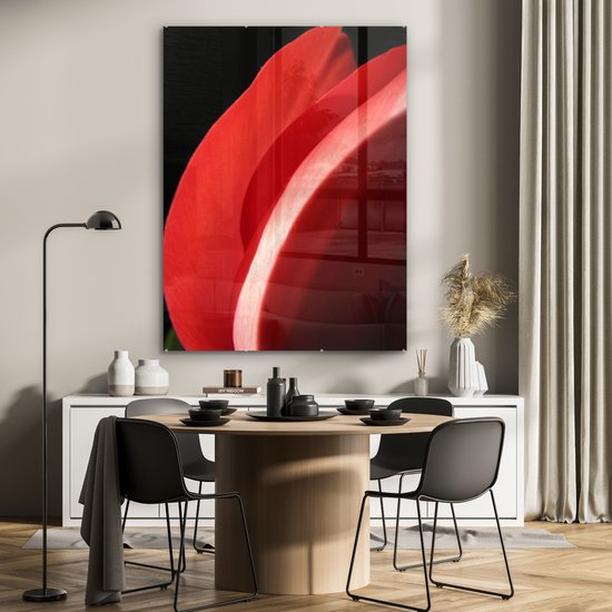 MuchoWow® Peinture sur verre 90x120 cm - Peinture sur verre acrylique - Gros plan de la tête d'une tulp rouge sur fond noir - Photo sur verre - Peintures