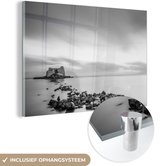 MuchoWow® Glasschilderij 60x40 cm - Schilderij acrylglas - Stenen in het water zwart-wit - Foto op glas - Schilderijen