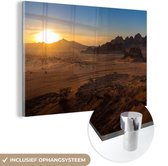 Magnifique coucher de soleil derrière les montagnes du Wadi Rhum Plexiglass 30x20 cm - petit - Tirage photo sur Glas (décoration murale en plexiglas)