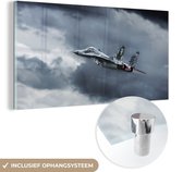 MuchoWow® Glasschilderij 120x60 cm - Schilderij acrylglas - Gevechtsvliegtuig in de lucht - Foto op glas - Schilderijen
