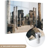 MuchoWow® Glasschilderij 60x40 cm - Schilderij acrylglas - Grote stenen pilaren van Polonnaruwa Sri Lanka - Foto op glas - Schilderijen