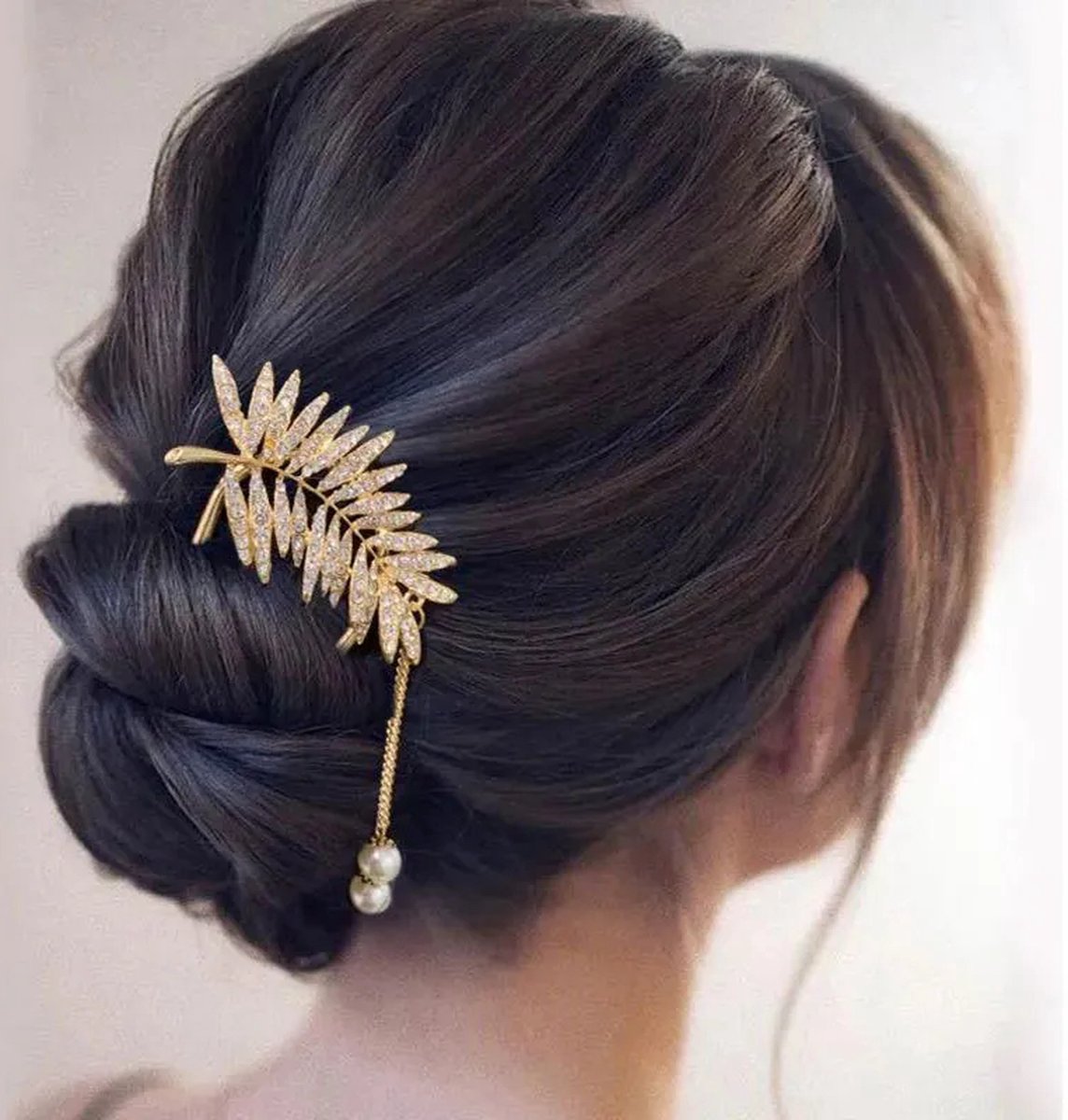 Bruidsmode, haarmode gala feest, goudkleurige pin