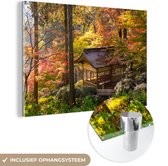 MuchoWow® Glasschilderij 180x120 cm - Schilderij acrylglas - Een huisje met Japanse esdoorns - Foto op glas - Schilderijen