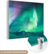 MuchoWow® Glasschilderij 20x20 cm - Schilderij acrylglas - Noorderlicht - Berg - Sneeuw - Foto op glas - Schilderijen