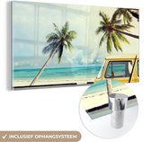 MuchoWow® Glasschilderij 80x40 cm - Schilderij acrylglas - Palmboom - Auto - Strand - Tropisch - Foto op glas - Schilderijen