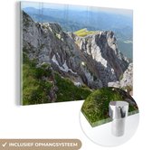 MuchoWow® Glasschilderij 30x20 cm - Schilderij acrylglas - Berg - Gras - Oostenrijk - Foto op glas - Schilderijen