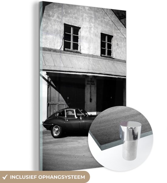 MuchoWow® Glasschilderij 20x30 cm - Schilderij acrylglas - Vintage Jaguar E-type 4.2. - zwart wit - Foto op glas - Schilderijen