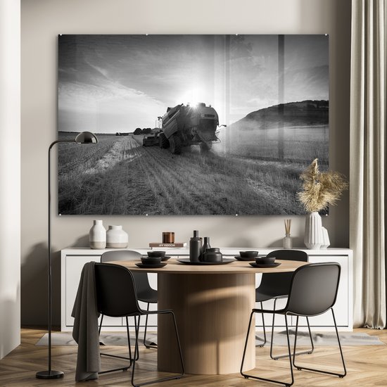 MuchoWow® Glasschilderij 180x120 cm - Schilderij acrylglas - Landbouwmachine op een maïsveld - zwart wit - Foto op glas - Schilderijen