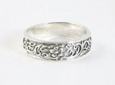 Zilveren ring met bloem gravering - maat 19