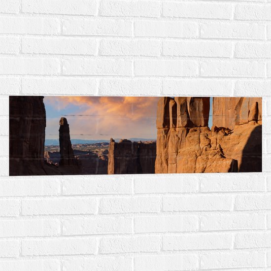 WallClassics - Muursticker - Uitzicht vanaf Uitzichtpunt in Park Avenue in Utah, Amerika - 90x30 cm Foto op Muursticker