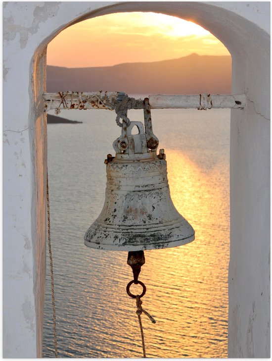 Poster (Mat) - Witte Bel met Uitzicht op Zee in Santorini, Griekenland - 75x100 cm Foto op Posterpapier met een Matte look