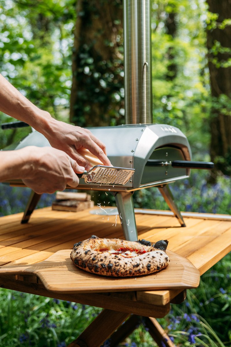 Ooni Karu 12 - Multi-fuel pizza oven for wood and charcoal