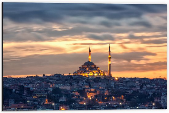 WallClassics - Dibond - Süleymaniye-Moskee op Begin van de Avond in Istanbul, Turkije - 60x40 cm Foto op Aluminium (Met Ophangsysteem)