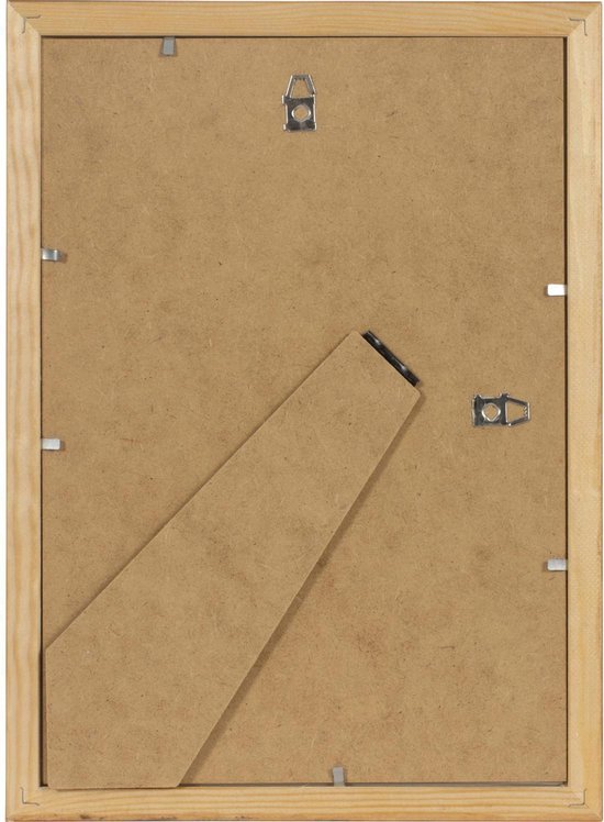 Achterkant van een houten fotolijst met standaard en ophangmogelijkheid.