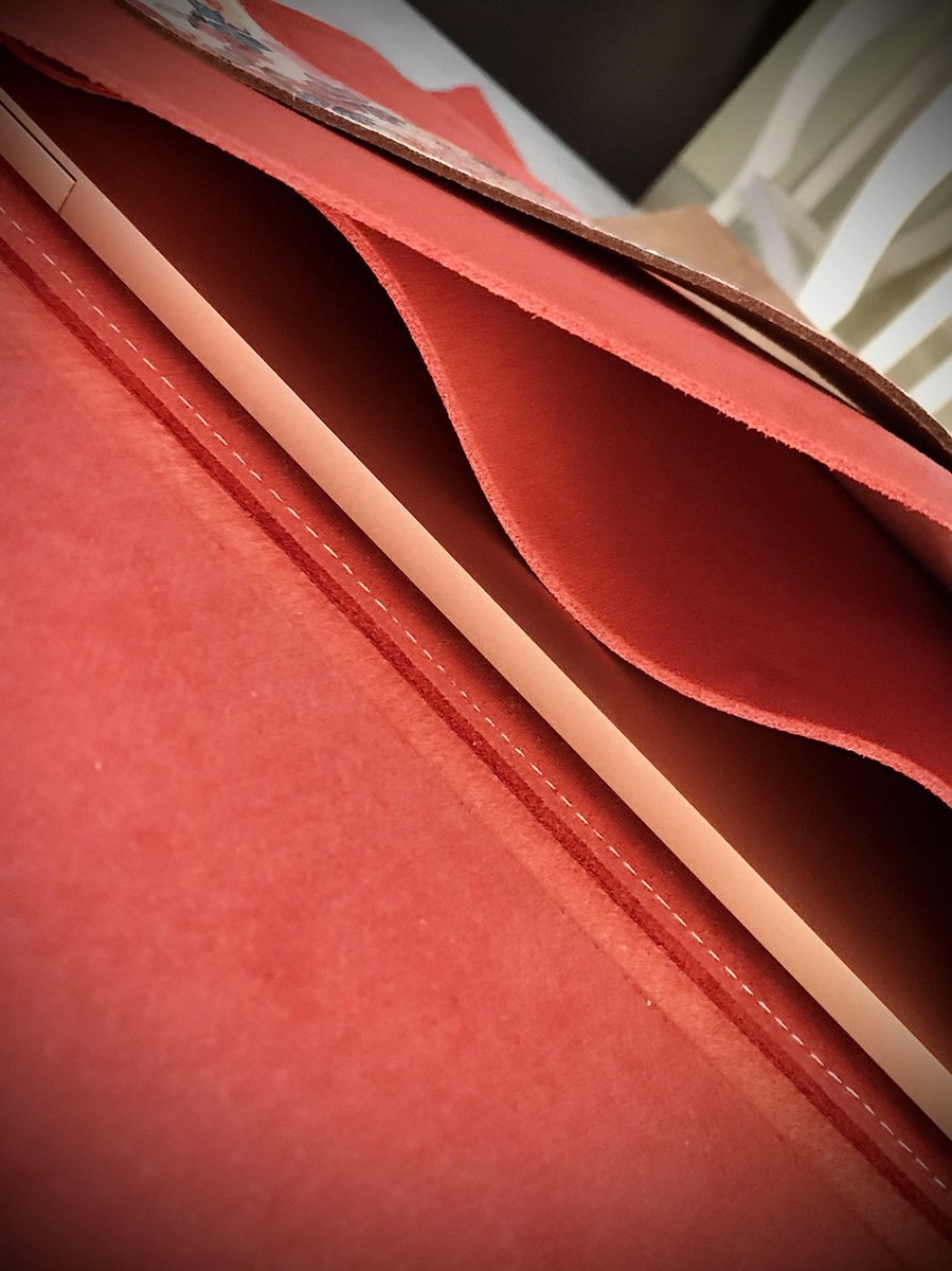 13 inch laptop/tablet sleeve - Rood Suede