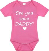 Baby rompertje met leuke tekst | See you soon daddy! |zwangerschap aankondiging | cadeau papa mama opa oma oom tante | kraamcadeau | maat 56 roze