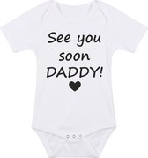 Baby rompertje met leuke tekst | See you soon daddy! |zwangerschap aankondiging | cadeau papa mama opa oma oom tante | kraamcadeau | maat 68 wit