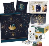 Harry Potter Hogwarts Golden Logo- Dekbedovertrek - Eenpersoons - 135x200 cm -katoen- Reversible , incl. 4 delige Giftbox cadeau set HP.