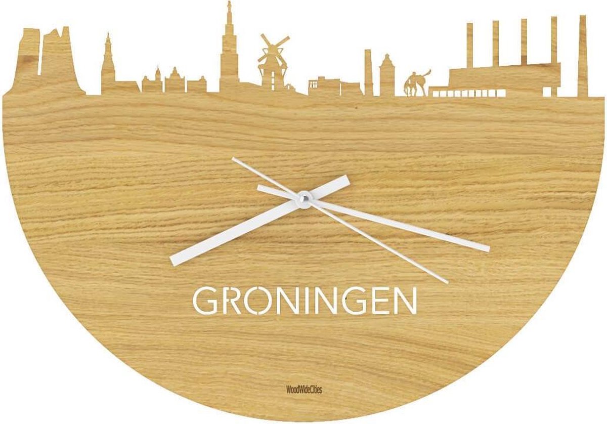 Skyline Klok Oud Groningen Eikenhout - Ø 40 cm - Stil uurwerk - Wanddecoratie - Meer steden beschikbaar - Woonkamer idee - Woondecoratie - City Art - Steden kunst - Cadeau voor hem - Cadeau voor haar - Jubileum - Trouwerij - Housewarming -