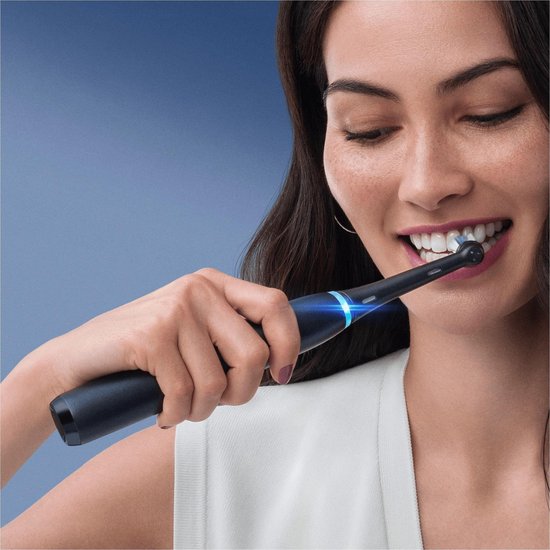 Oral-B iO 8n - Elektrische Tandenborstels Duoverpakking - Zwart en Wit - Oral B