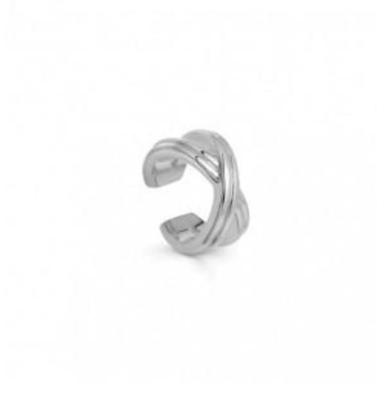 Zilverkleurige ear cuff met een gekruiste band, van metaal.