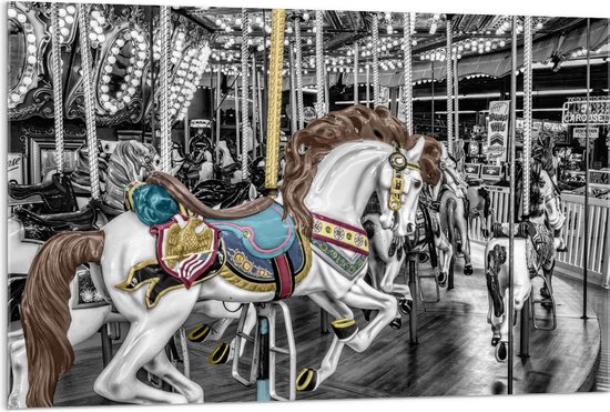 Acrylglas - Wit Klassiek Paard in Draaimolen - 120x80cm Foto op Acrylglas (Met Ophangsysteem)