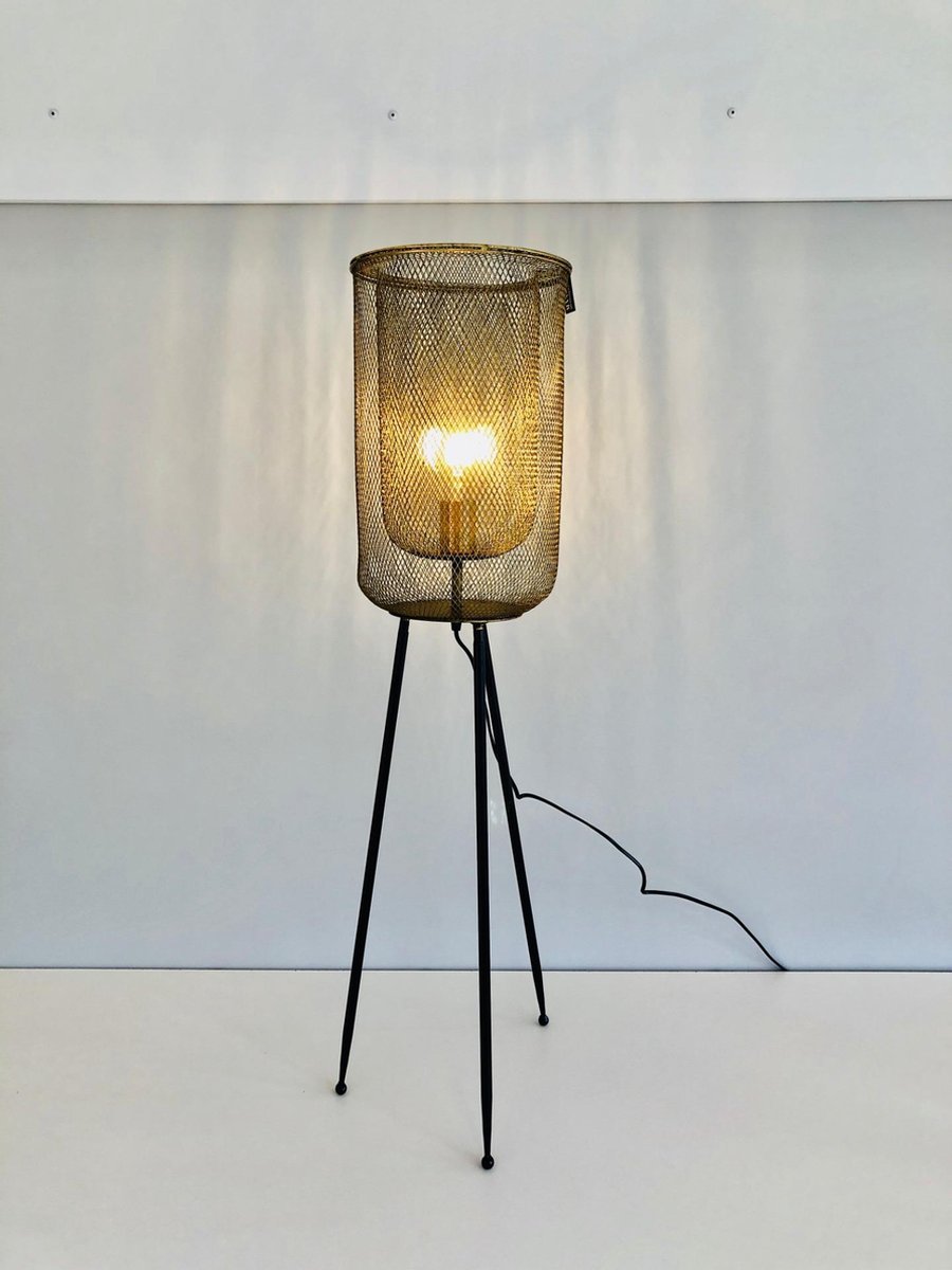 Tafellamp - lamp- industrieel - industriestijl - verlichting voor binnen - interieur - goud - zwart - metaal - lamp op 3 poten - interieurdecoratie - woonaccessoire - cadeau - geschenk - relatiegeschenk