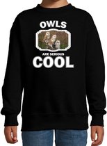 Dieren uilen sweater zwart kinderen - owls are serious cool trui jongens/ meisjes - cadeau kerkuil/ uilen liefhebber 9-11 jaar (134/146)