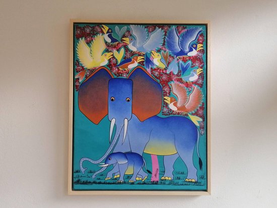 Kraam cadeau - wanddecoratie - Blue Paradise - Schilderij - Handgeschilderd - in houten baklijst - 50x40cm - Woonkamer Schilderij - Slaapkamer schilderij - Tanzania - olifanten