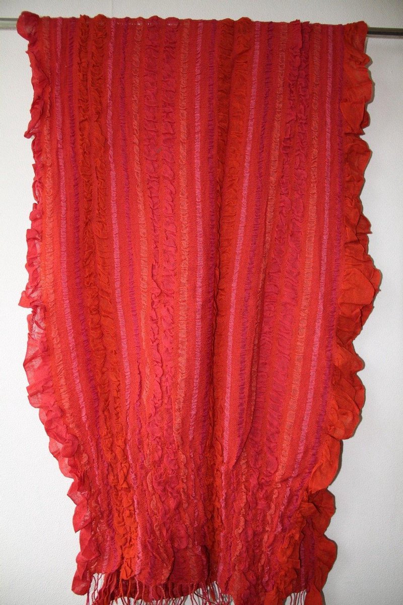 1001musthaves.com Crinkle wollen dames sjaal in warm terra oranje met schulprand 50 x 180 cm