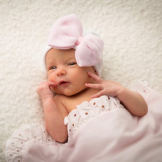 Royaume-Uni Bébé Enfants Nourrisson Rayé Doux Chapeau avec nœud hôpital Newborn Beanie Cap Blanc 