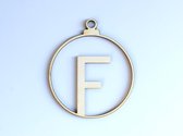 HOUTEN KERSTVERSIERING / WOODEN CHRISTMAS DECORATION - KERSTBAL / CHRISTMAS TREE BAUBLE - Letter F - 9cm - LICHT HOUT / NATURAL WOOD - HOUTEN HANGERS - KERSTBOOM - ALFABET / ALPHAB