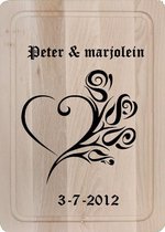 Snijplank Met eigen naam en datum - Ook eigen ontwerp mogelijk - Perfect cadeau voor valentijn - Beuken hout - 25x35cm - Snijplank