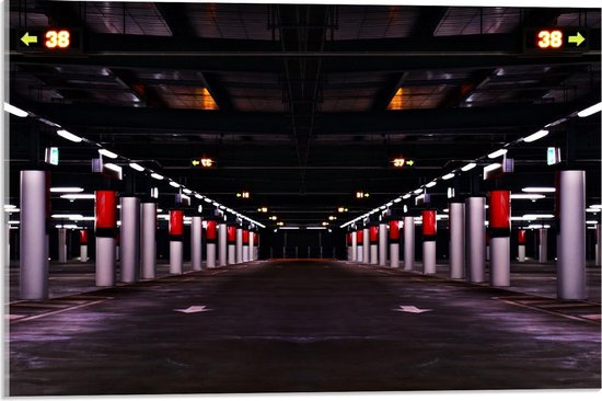 Acrylglas - Parkeergarage met Rode Palen - 60x40cm Foto op Acrylglas (Wanddecoratie op Acrylglas)