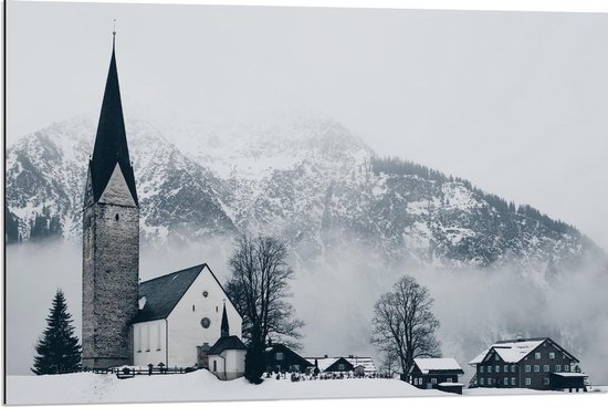 Dibond - Kerkje met Sneeuw  - 90x60cm Foto op Aluminium (Wanddecoratie van metaal)