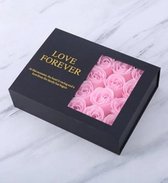 Roze Rozen Giftbox Cadeau - Moederdag Cadeau - 12x roze zeeprozen - ketting met "I Love You" - 100 talen