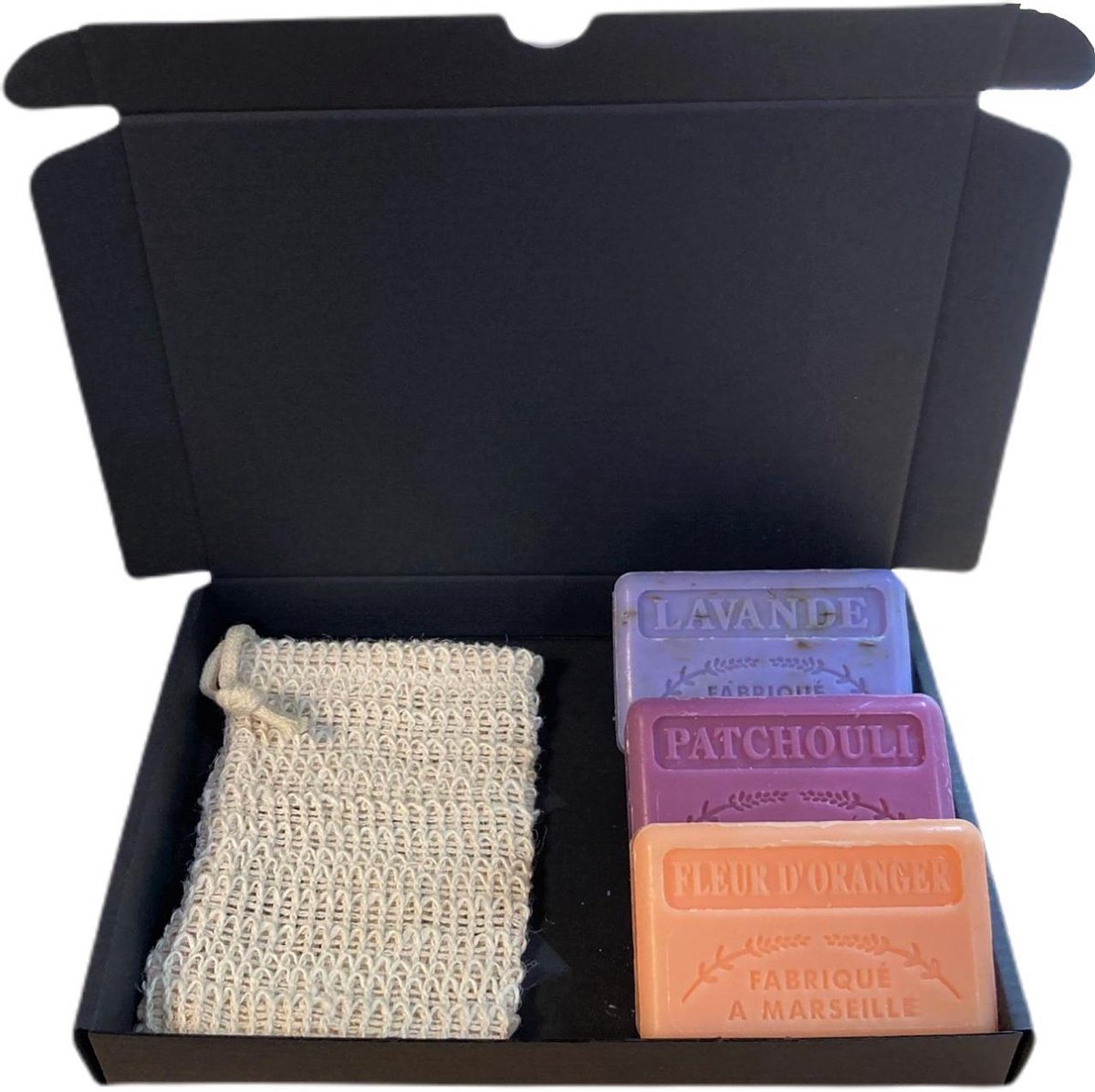Goedkoopste Soap bar set - zeep savon de marseille Lavendel scrub, patchouli, sinaasappelbloesem 3x125 gr. zeepzakje
