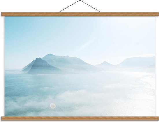Affiche Scolaire – Montagnes Brumeuses dans la Mer - Photo 90x60cm sur Affiche Textile (Décoration murale sur Affiche Scolaire)