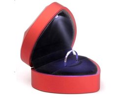 Ringdoosje hartje LED licht - aanzoek - verloving - bruiloft - huwelijksaanzoek - liefde - rood - sieradendoos - Valentijnsdag - ring - verlichting - lichtje - met licht