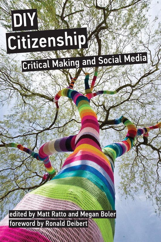 Boek 'DIY Citizenship' met de ondertitel 'Critical Making and Social Media', de stam van een boom is omwikkeld met felgekleurde strepen.
