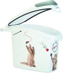 Witte bak met grijze deksel en handvat. Open deksel toont de binnenkant. Decoratie van katten en muizen.