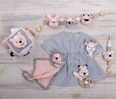 Dendennis Hakenpakket| Hobbypakket Haken Volwassene - Babyspeeltjes Set (roze) | Rammelaar, bijtring, speenclip, babydoekje, kinderwagenhanger, knuffel