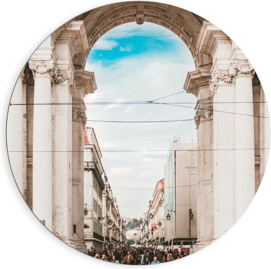 Dibond Wandcirkel - Praça do Comércio met veel Mensen - Portugal  - 90x90cm Foto op Aluminium Wandcirkel (met ophangsysteem)