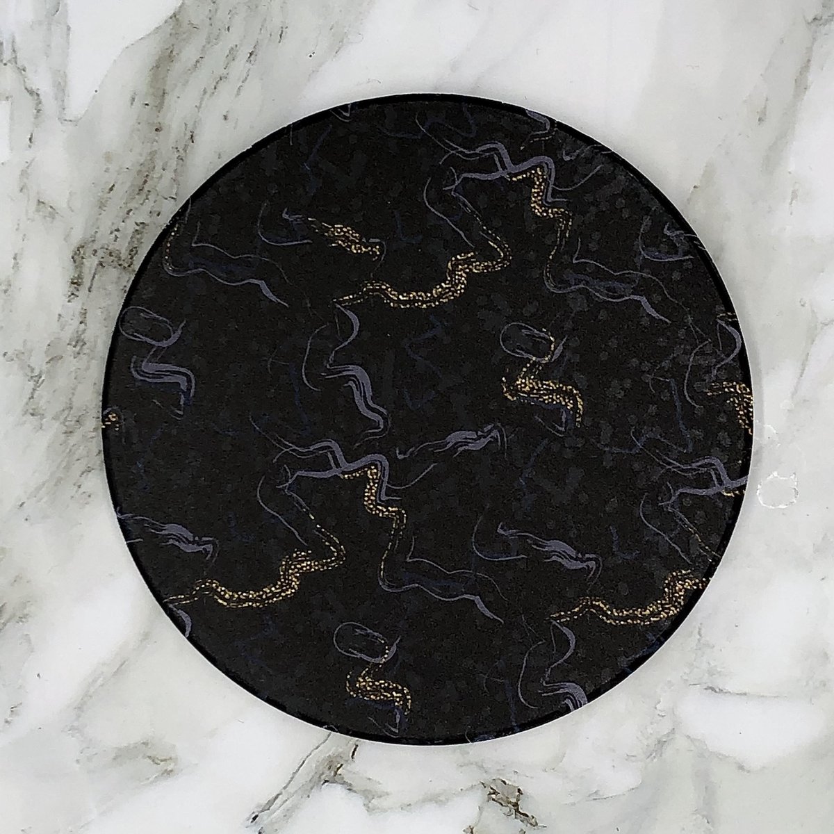 Maison Extravagante - Luxe onderzetters 'Oriental Dragon' voor glazen en mokken - Set van 6 - Inclusief zwarte metalen houder - Keramische onderzetters - Anti-slip - Rond — cadeau in Wonen & Interieur - foto 5